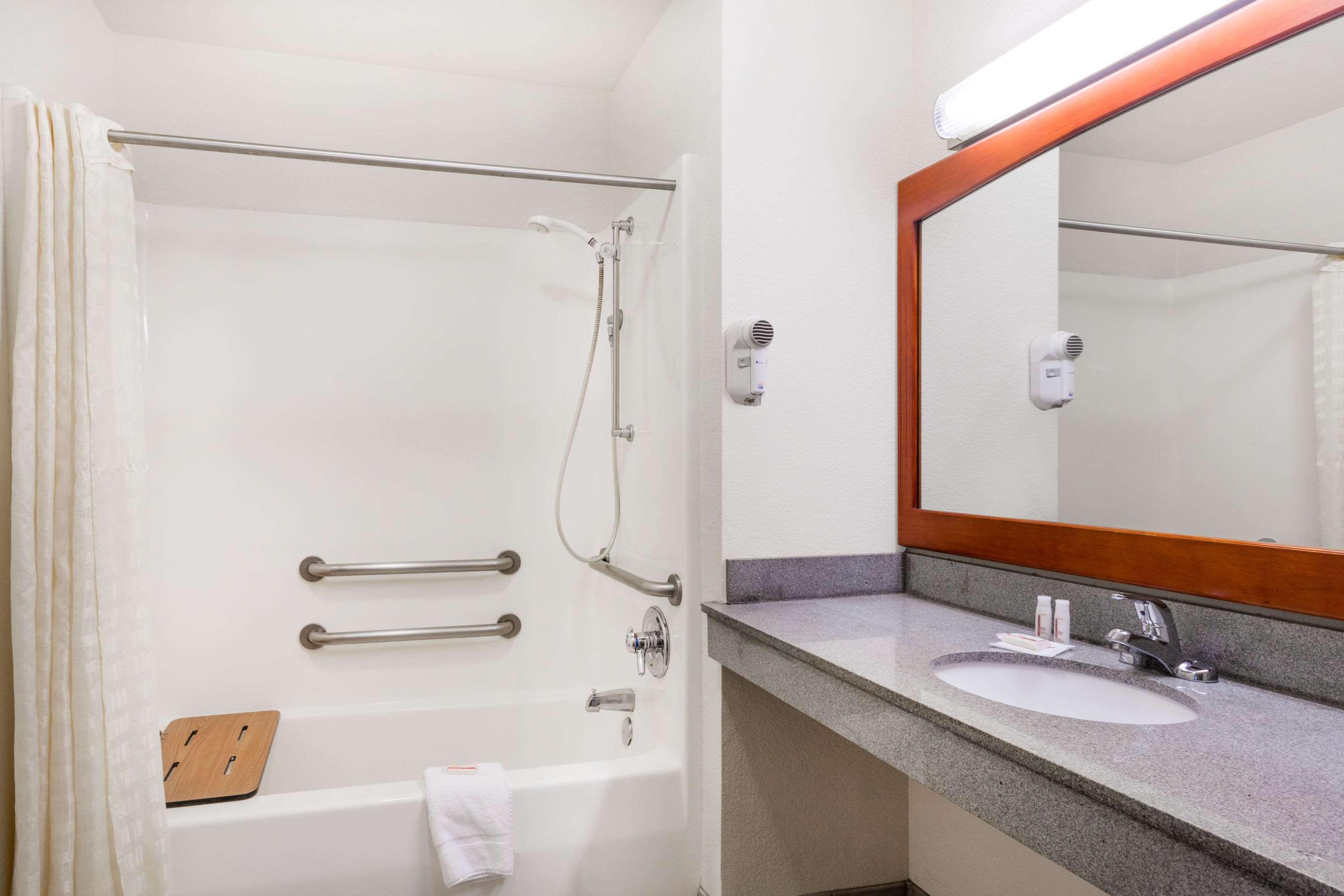 Creekside Inn & Suites Willits Ngoại thất bức ảnh