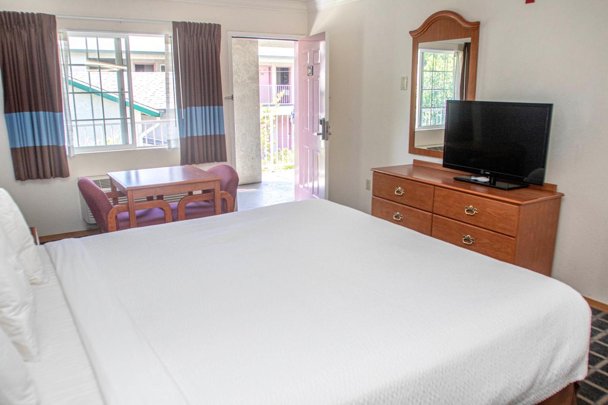Creekside Inn & Suites Willits Ngoại thất bức ảnh