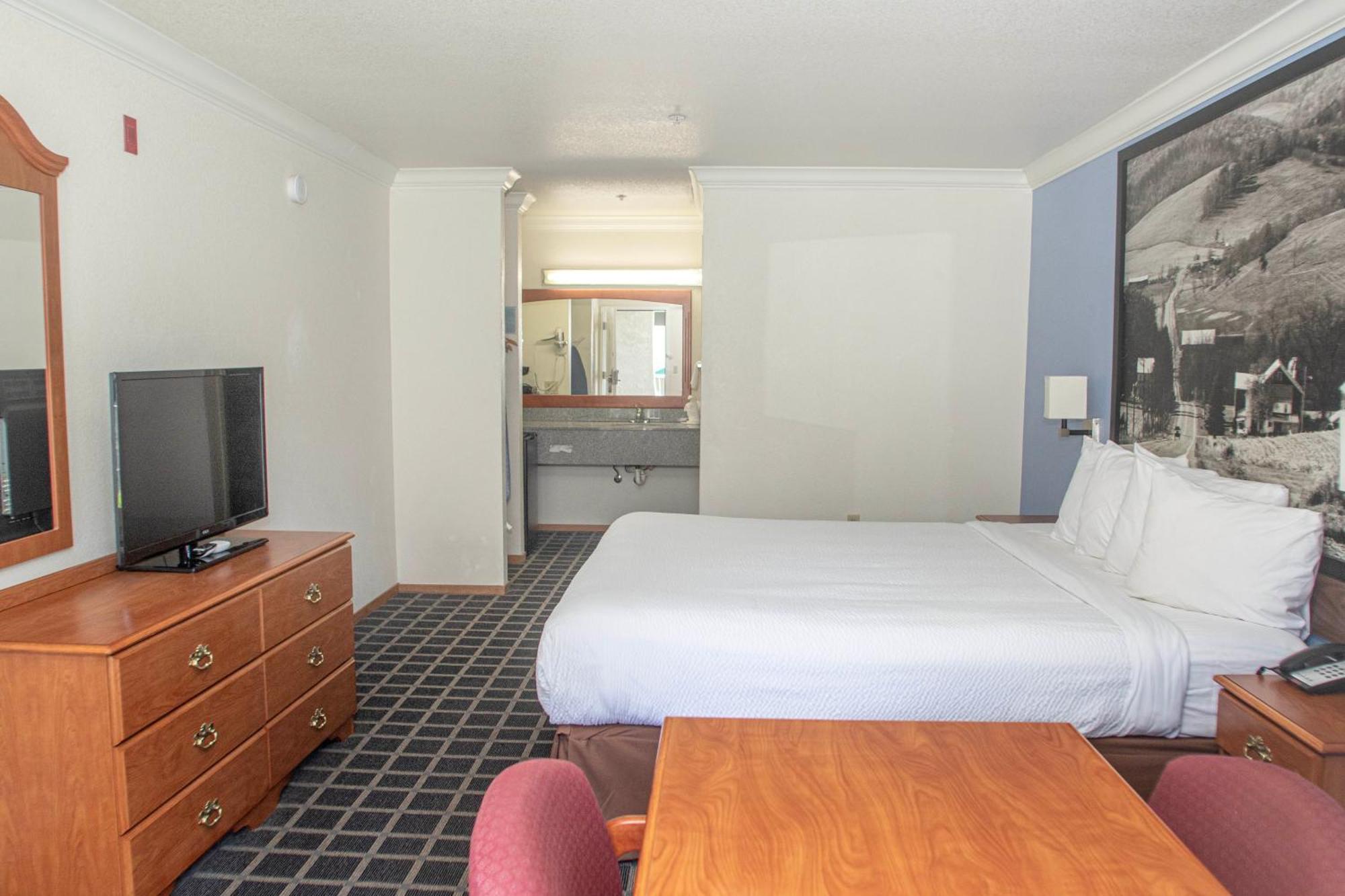 Creekside Inn & Suites Willits Ngoại thất bức ảnh