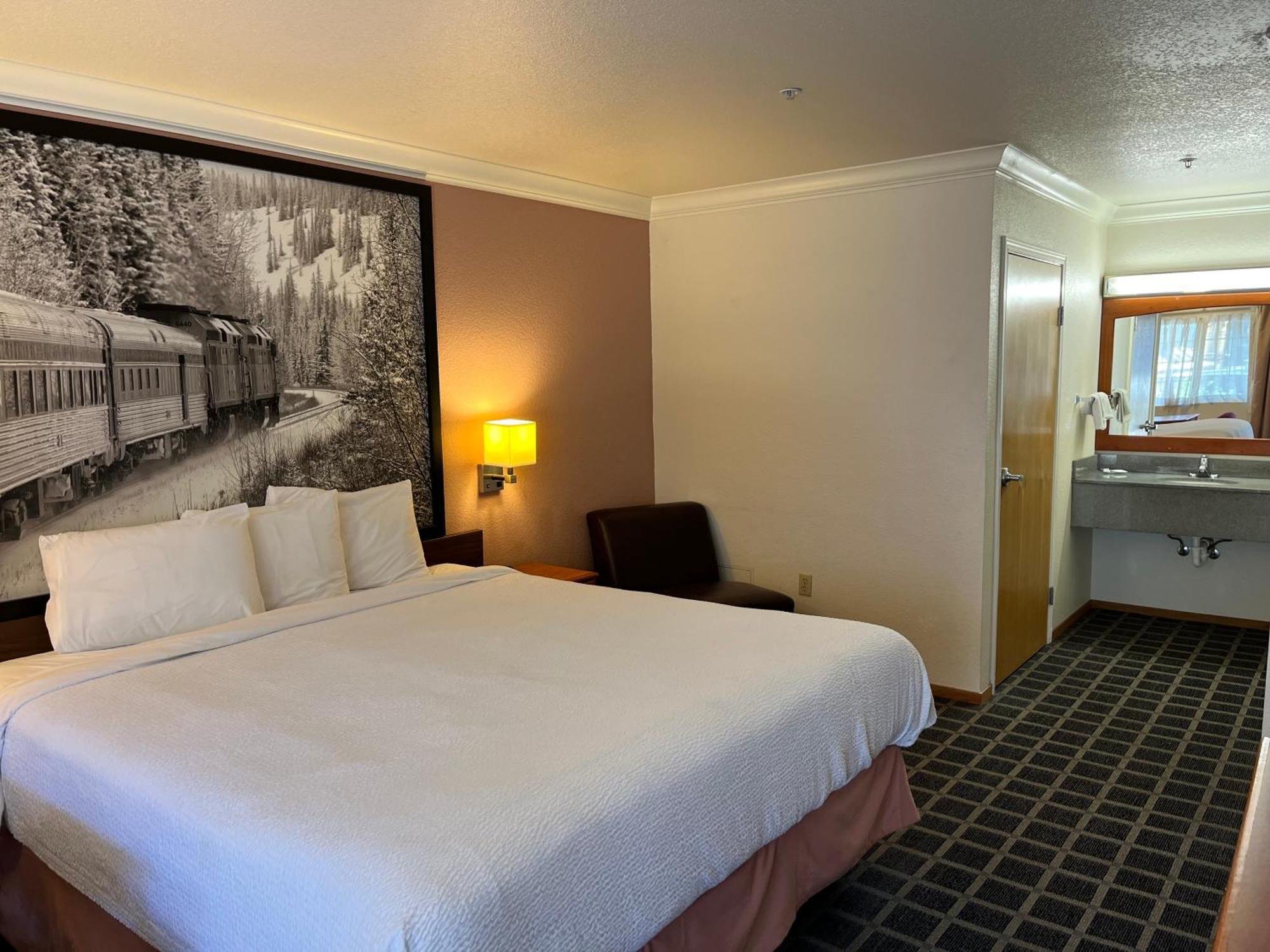 Creekside Inn & Suites Willits Ngoại thất bức ảnh