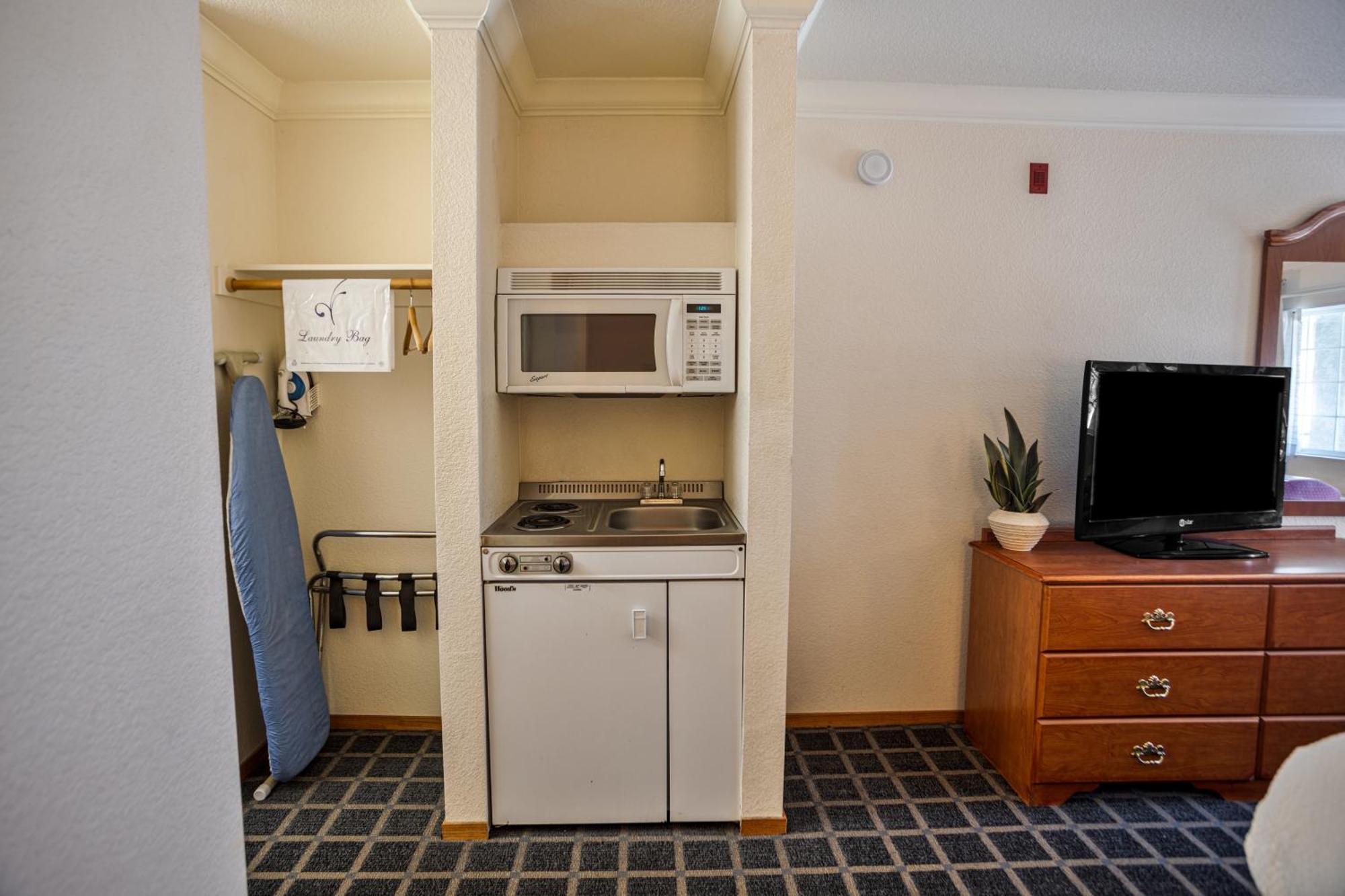Creekside Inn & Suites Willits Ngoại thất bức ảnh