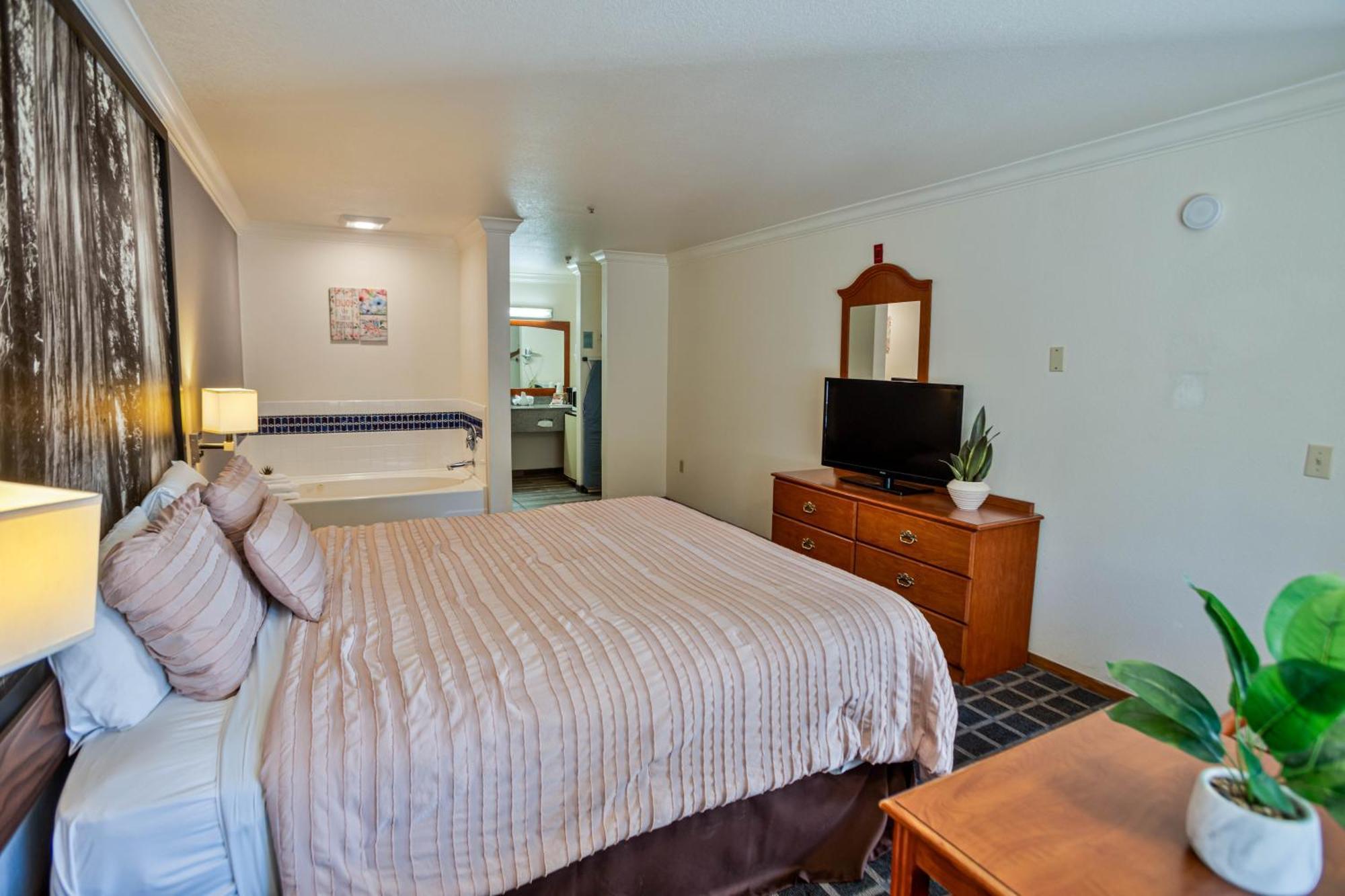 Creekside Inn & Suites Willits Ngoại thất bức ảnh