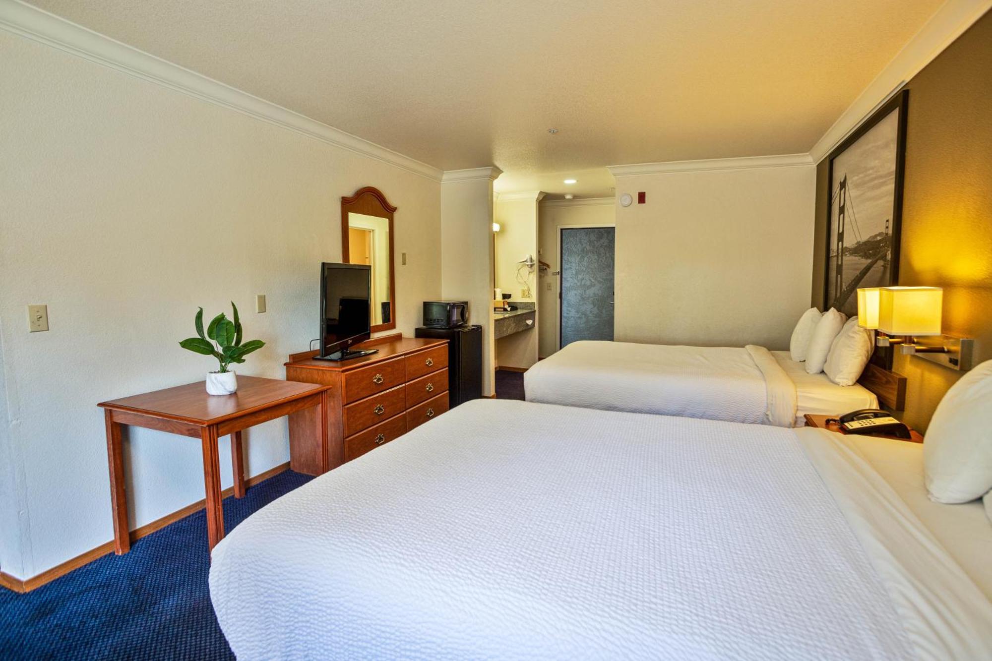 Creekside Inn & Suites Willits Ngoại thất bức ảnh