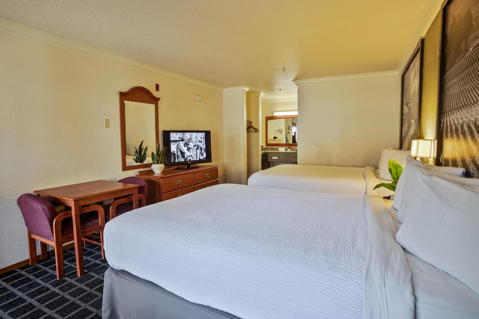 Creekside Inn & Suites Willits Ngoại thất bức ảnh