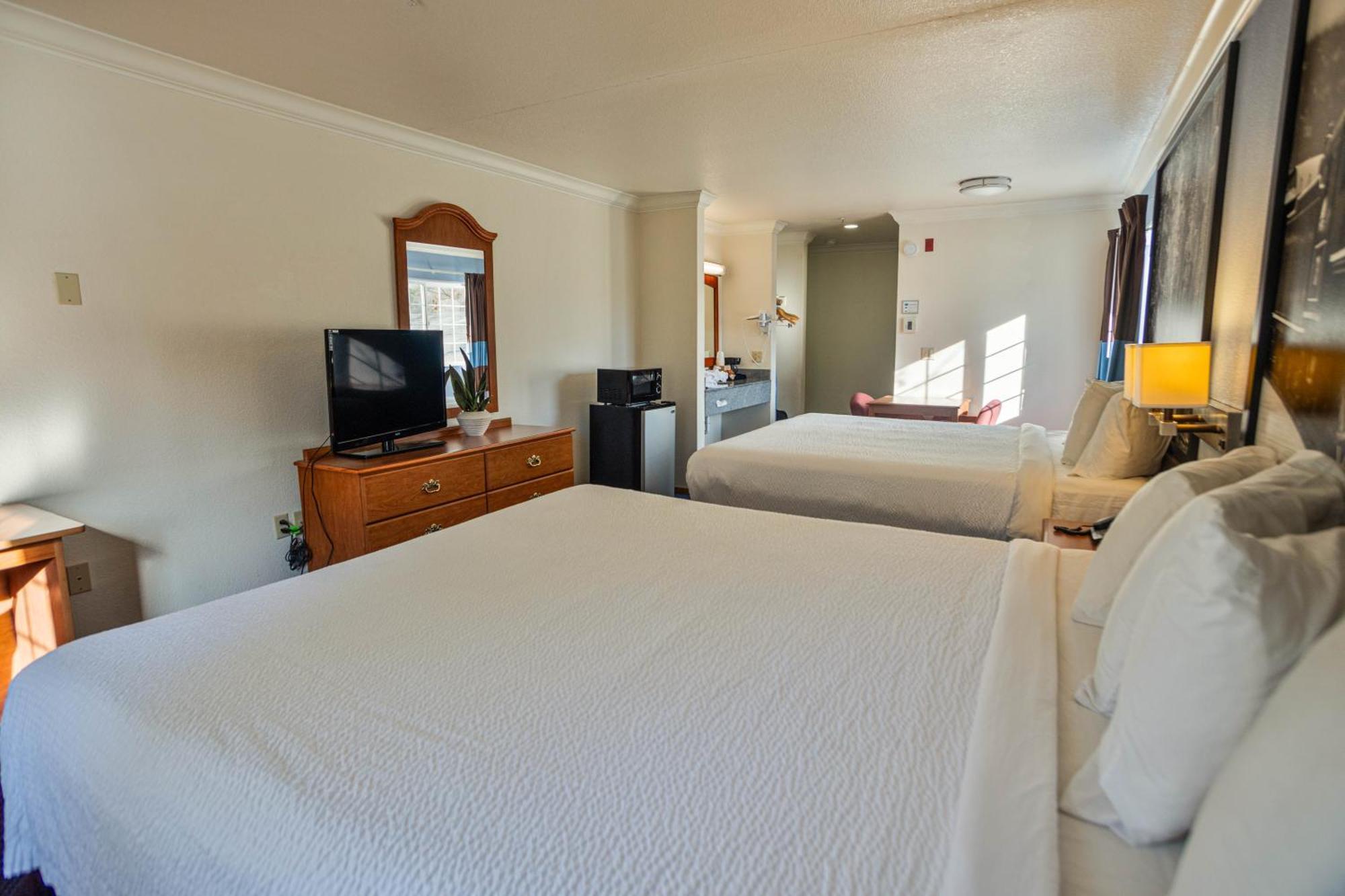 Creekside Inn & Suites Willits Ngoại thất bức ảnh