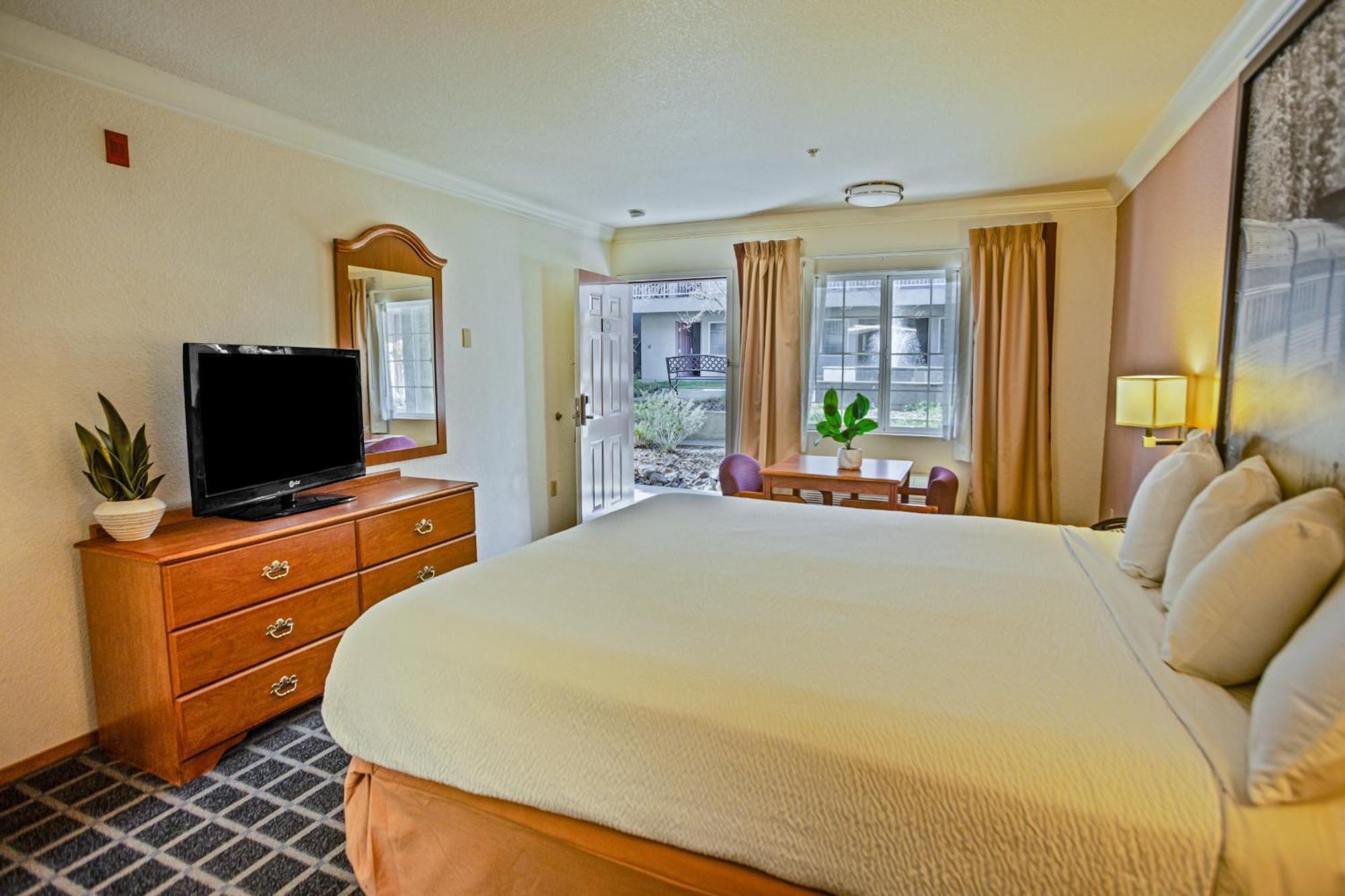 Creekside Inn & Suites Willits Ngoại thất bức ảnh