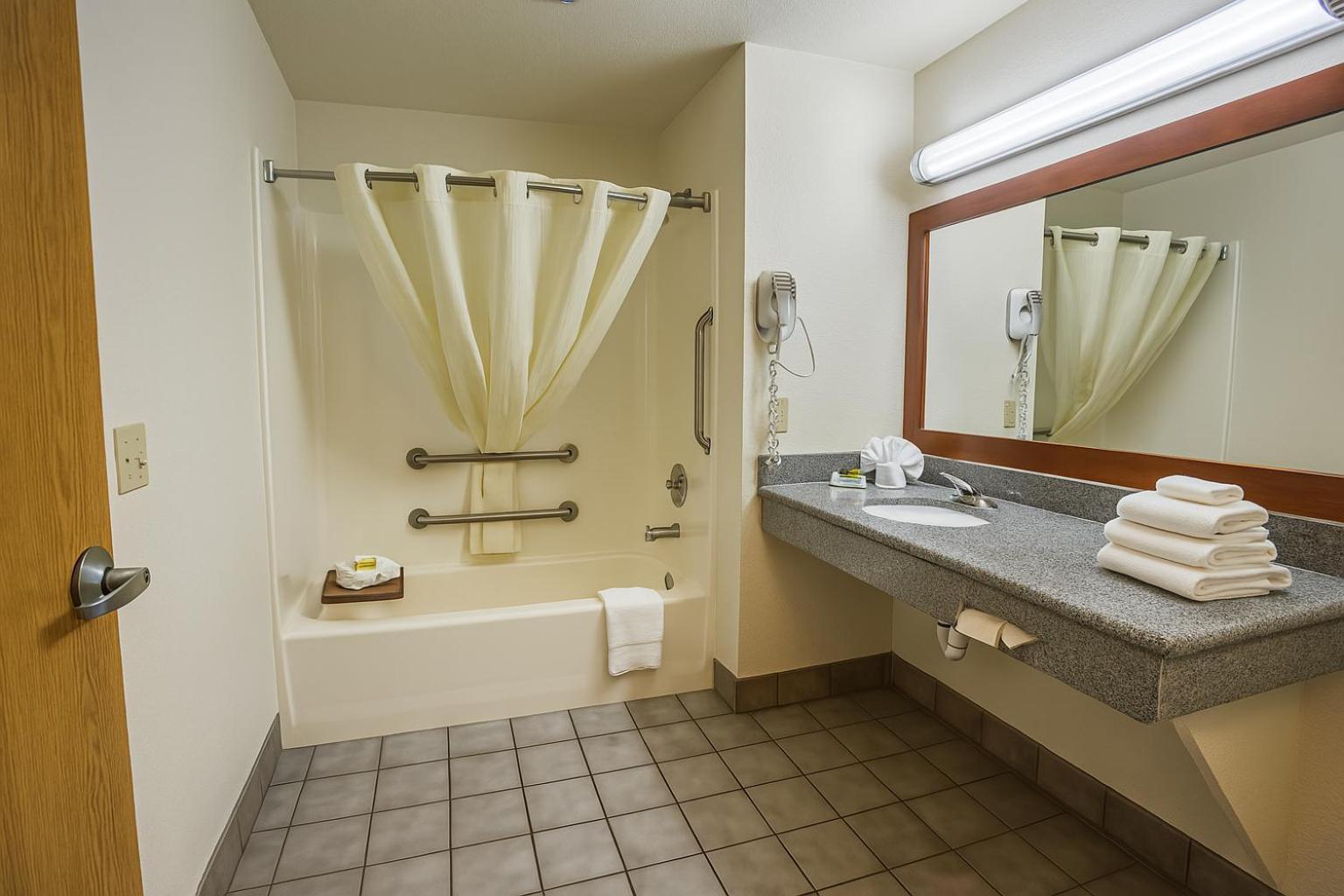 Creekside Inn & Suites Willits Ngoại thất bức ảnh