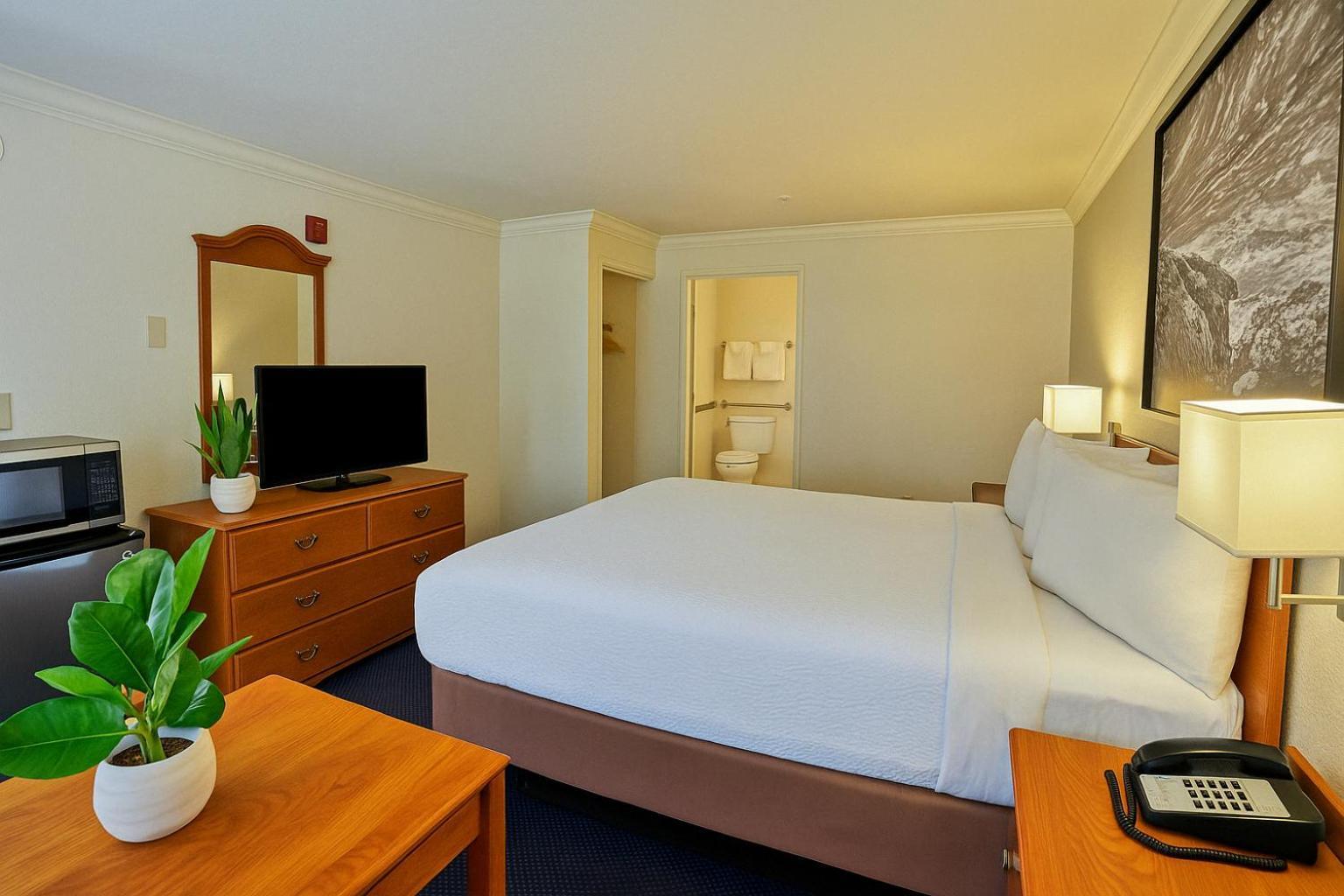 Creekside Inn & Suites Willits Ngoại thất bức ảnh