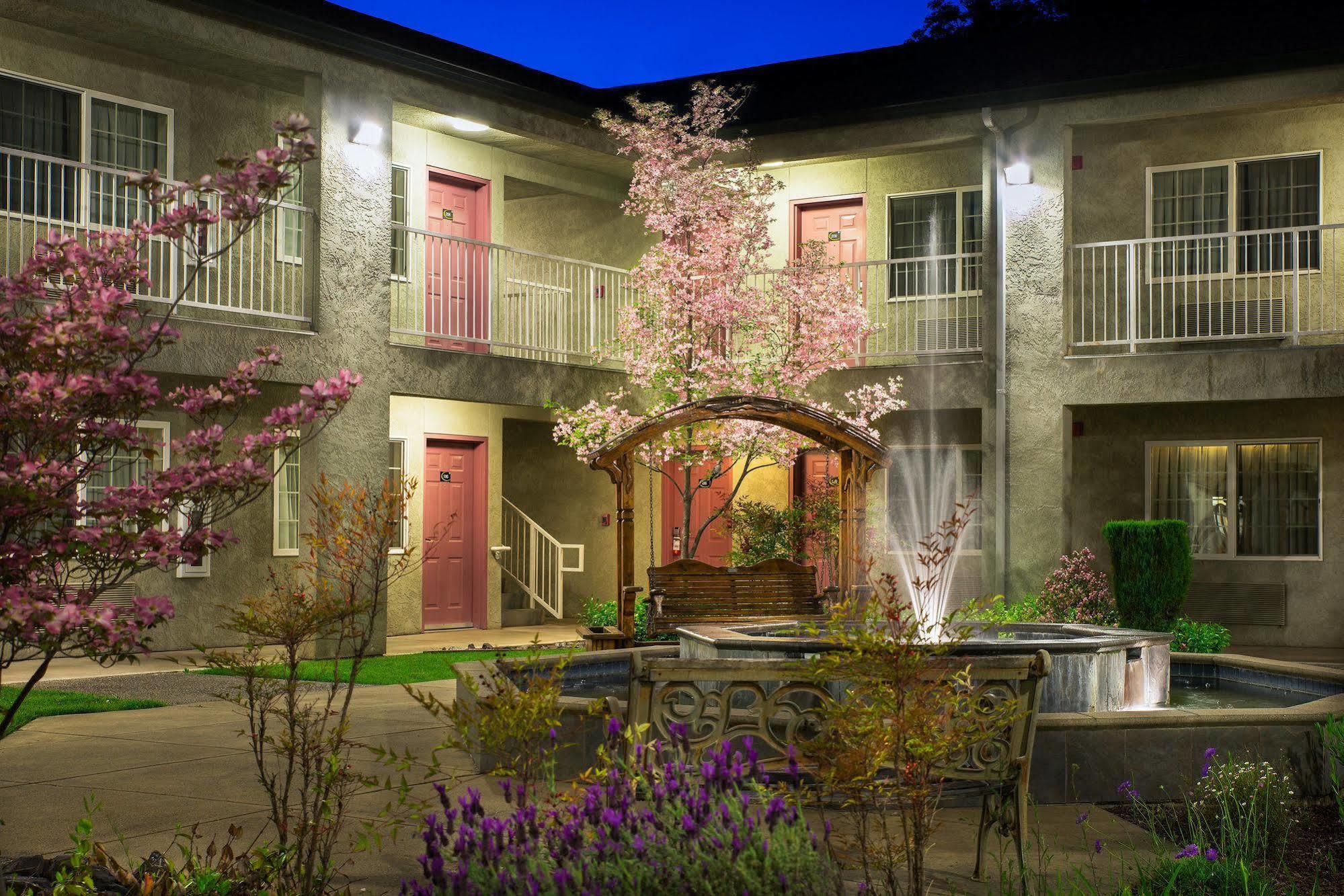 Creekside Inn & Suites Willits Ngoại thất bức ảnh